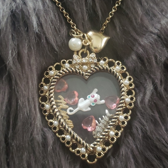 Betsey Johnson Jewelry Betsey Johnson Rare Gold Tone Shaky White